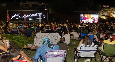 “Neşeli Günler” filmi, Manavgat Zindan Kalesi’nde vatandaşlarla buluştu