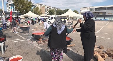 Osmangazi'de kışlık salçalar odun ateşinde kaynadı 