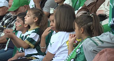 Osmangazili çocuklar, Bursaspor’a tribünden destek verdi