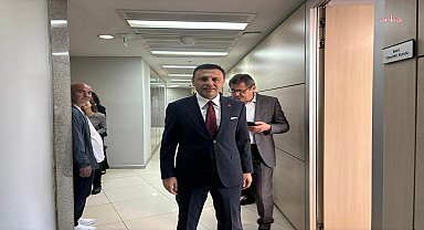 Özgür Çelik’in savunmasından: Hayatımda ilk kez hakim karşısına çıkıyorum... Üç ayrı davadan toplam 28 buçuk yıl hapis istemiyle yargılanıyorum. Bunun sebebi çok açıktır: Ben ve arkadaşlarım, iktidara yürüyen kararlı neferleriz