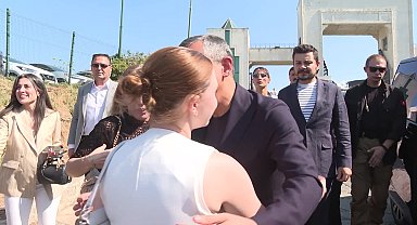 Özgür Özel, Ferdi Zeyrek’in kızı Nehir Zeyrek’in Yeditepe Üniversitesi’ne kaydında eşlik etti