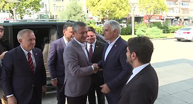 Özgür Özel, Kadıköy Belediye Başkanı Mesut Kösedağı'nı ziyaret etti