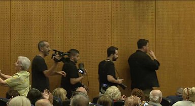 Özgür Özel: Memleketin menfaatlerini satıp uçak alıyorlar, karşılığında 'Aferin' deniyor ve bu aferin budalalığı memleketin geleceğini daha çok karartmak için onlara moral veriyor