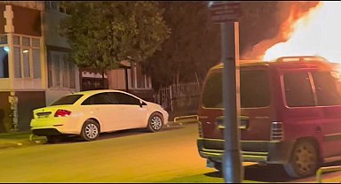 Park halindeki araç alev alev yandı, zabıtanın müdahalesi faciayı önledi