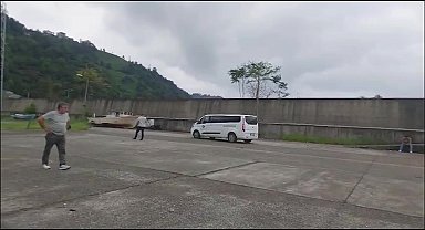 Pazar’da kafes balık çiftliği kurmak isteyen şirketin malzemelerini taşıma çalışması tepkiler üzerine yarıda kaldı 