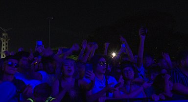 Rap sanatçısı Ceza, İzmir’den barış mesajı verdi