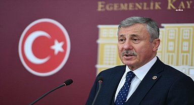 Selçuk Özdağ: “Yurt dışı çıkış harcı ya tamamen kaldırılmalı ya da makul seviyelere çekilmelidir”