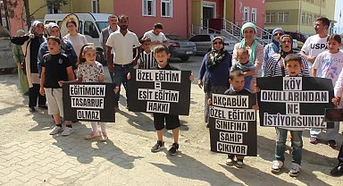 Sinop Akçabük köyünde özel eğitim sınıfının kapatılmasına veliler tepki gösterdi