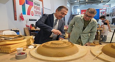Tepebaşı Belediye Başkanı Ataç, 17. Uluslararası Eskişehir Pişmiş Toprak Sempozyumu sanatçılarını ziyaret etti