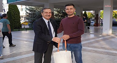 Tepebaşı Belediyesi'nden Avrupa Hareketlilik Haftası'nda bisiklet kullanan personele ödül 