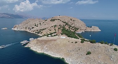 Van Akdamar Kilisesi'nde 13'nci ayin yapıldı... 