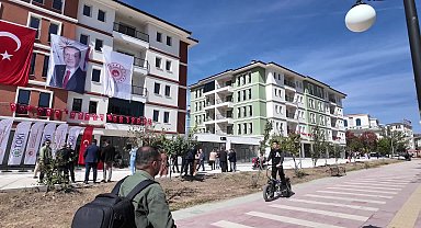 Yozgat’ta yapımı tamamlanan Menekşe Evleri TOKİ Konutları törenle teslim edildi 