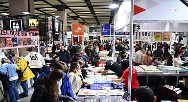 1'inci Balıkesir Kitap Fuarı, yazarları okuyucularıyla buluşturmaya devam ediyor