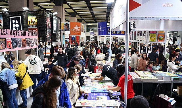 1'inci Balıkesir Kitap Fuarı, yazarları okuyucularıyla buluşturmaya devam ediyor