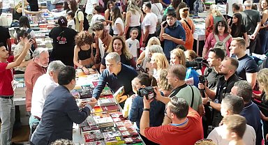 15’inci Antalya Kitap Fuarı'nın ikinci gününde yazarlar, okurlarla buluştu