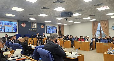 2026 yılı bütçe teklifi Plan ve Bütçe Komisyonu'nda... Erhan Usta: Dokümanları zamanında niye yayınlamıyorsunuz? Hamaset mi yapalım burada?