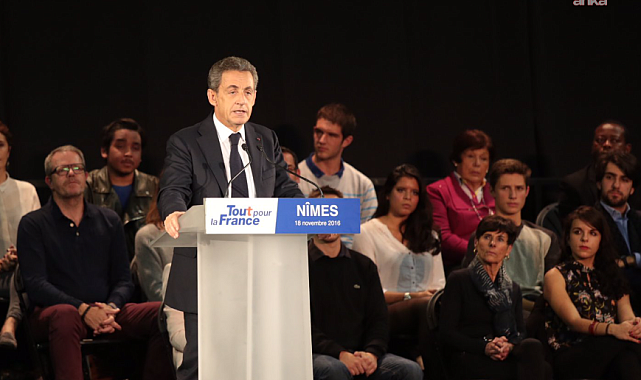 5 yıl hapis cezası alan Fransa Eski Cumhurbaşkanı Sarkozy, Paris'teki La Sante Cezaevi'ne teslim oldu