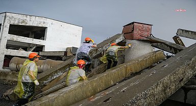 6 Şubat depremleri sağlıkçıları İzmir’de buluşturdu