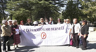 ADD ve 29 Ekim Kadınları Derneği üyeleri Bahriye Üçok'u andı