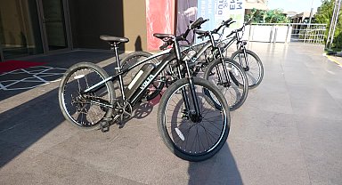 ‘Adımla Manisa’ projesinde elektrikli bisikletler sahiplerini buldu