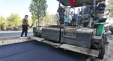 Adıyaman’ın Karapınar Mahallesi’nde devam eden asfalt çalışmalarında son etap başladı