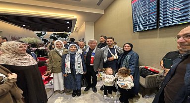 Ahmet Davutoğlu, Küresel Sumud Filosu aktivistlerini İstanbul Havalimanı'nda karşıladı