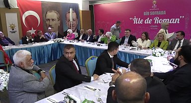 AK Parti İzmir İl Başkanlığı’nda “Bir Sofrada İlle de Roman” programı düzenlendi