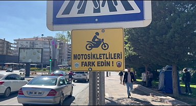 Aksaray’da motosiklet farkındalığı için “Motosikletlileri fark edin” tabelaları asıldı