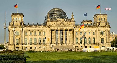 Almanya’da Hristiyan Birlik Partileri, askerlik yasasının Meclis görüşmesini erteledi