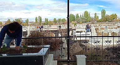 Ankara Garı Katliamı'nda hayatını kaybeden Özfer Gökhan Arpaçay, Kars’taki mezarı başında anıldı