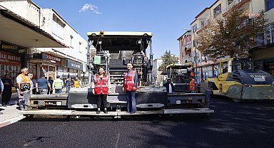 Antalya Büyükşehir Belediyesi Başkan Vekili Özdemir, asfalt çalışmalarını yerinde inceledi