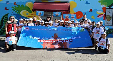 Antalya'da ‘Lider Çocuklar’dan kadın emeğine destek