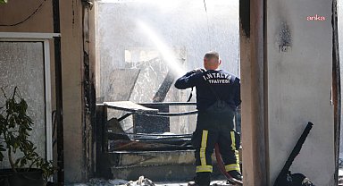 Antalya İtfaiyesi'nden Kemer Tekirova'da çıkan yangına hızlı müdahale