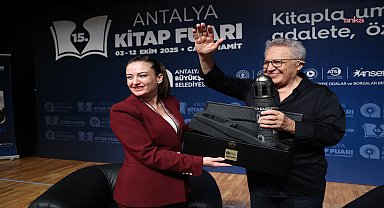 Antalya Kitap Fuarı'na ilk gününde yoğun ilgi