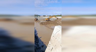 Arhavi’de Kapisre Deresi üzerindeki yol tehlike saçıyor: 30 köyün bağlantı hattı perişan durumda