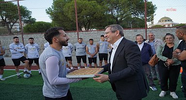 Ayvalık Belediye Başkanı Ergin’den sezon öncesi Yeni Mahallespor’a destek ziyareti