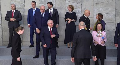 Bakan Güler, NATO Savunma Bakanları Toplantısı'nda aile fotoğrafı çekimi ve imza törenine katıldı