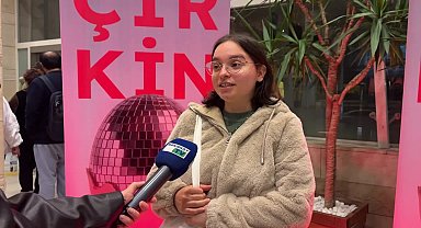 Bakırköy Belediye Tiyatroları'nın “Çirkin” oyunu, ayakta alkışlandı