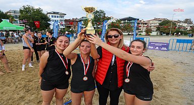 Bakırköy Belediyesi'nden ödüllü plaj voleybolu turnuvası 