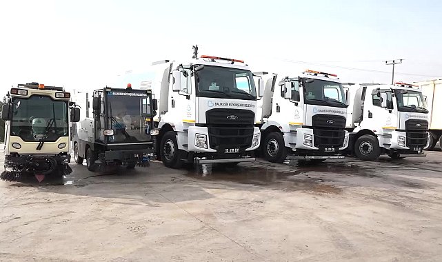 Balıkesir Büyükşehir Belediyesi, kent genelinde temizlik hizmetlerini sürdürüyor