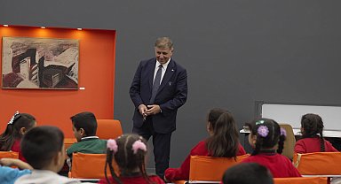 Başkan Tugay okudu, Kadifekaleli çocuklar dinledi