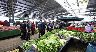 Buca Belediyesi’nden pazar yerlerinde denetim
