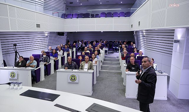 Buca Belediyesi’nden zeytin budama eğitimi