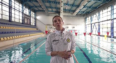 Buca’nın miniklerine ücretsiz eğitimden sonra şimdi de havuz keyfi