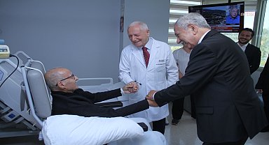 Bülent Arınç, Hikmet Çetin'i ziyaret etti