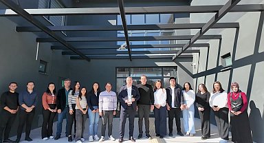 Burdur Belediye Başkanı Ercengiz, birincilik ödülünü Mine Hanım Özel Eğitim ve Rehabilitasyon Merkezi'ne teslim etti 