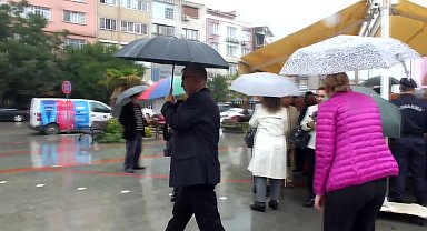 Burhaniye’de Muhtarlar Günü yağmur altında kutlandı