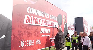 Bursa Büyükşehir Belediye Başkanı Bozbey, “Cumhuriyet demek…” kampanyasına katıldı: “Cumhuriyet demek, hepimiz demek”