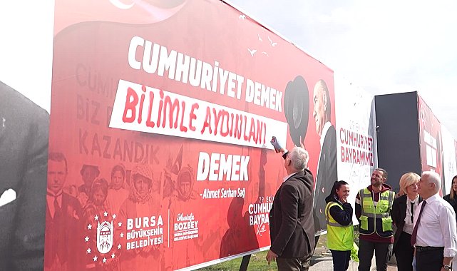 Bursa Büyükşehir Belediye Başkanı Bozbey, “Cumhuriyet demek…” kampanyasına katıldı: “Cumhuriyet demek, hepimiz demek”