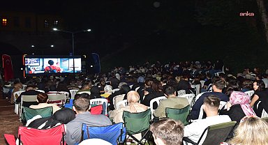 Bursa’da açık havada sinema keyfi